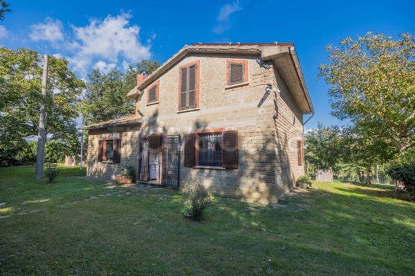 casa indipendente in vendita a Semproniano