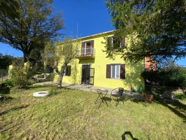 casa indipendente in vendita a Semproniano