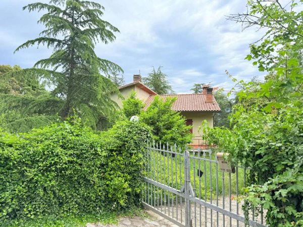 casa indipendente in vendita a Semproniano in zona Catabbio