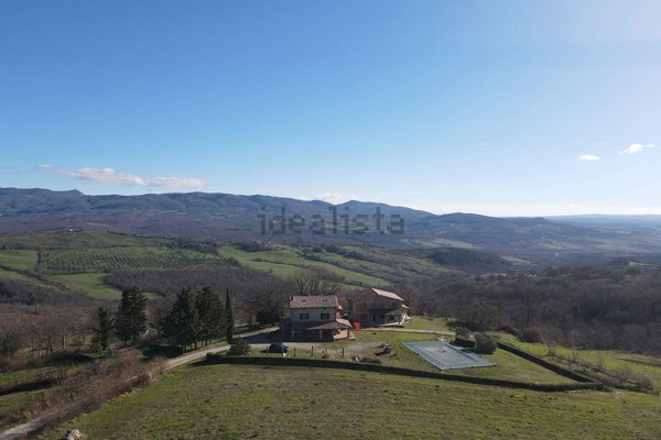 casa indipendente in vendita a Semproniano in zona Catabbio