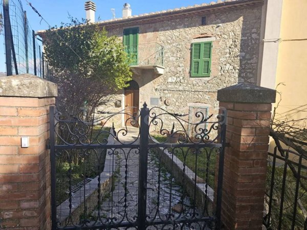 casa indipendente in vendita a Semproniano