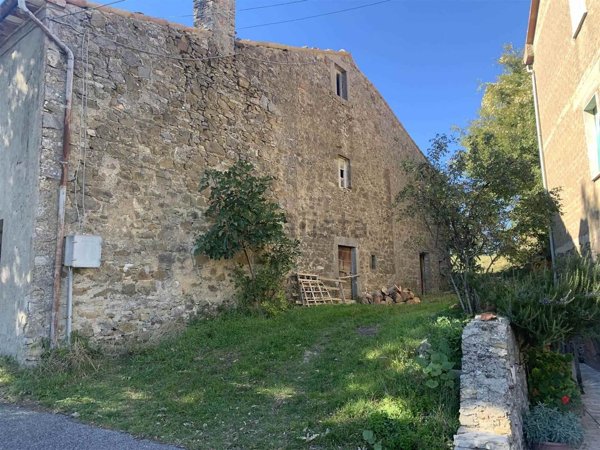 casa indipendente in vendita a Semproniano in zona Petricci