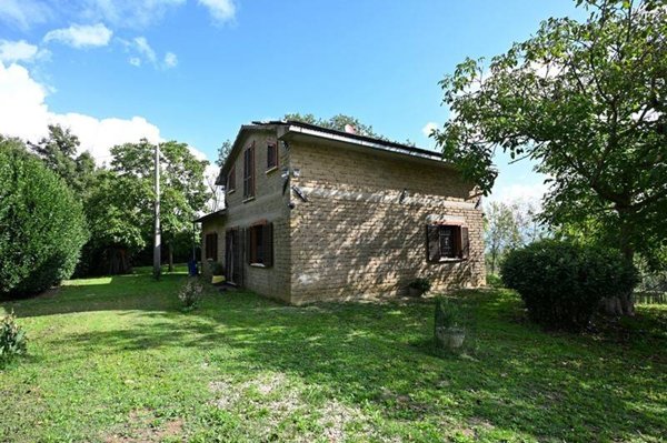 casa indipendente in vendita a Semproniano