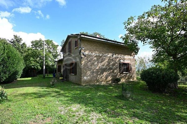 casa indipendente in vendita a Semproniano