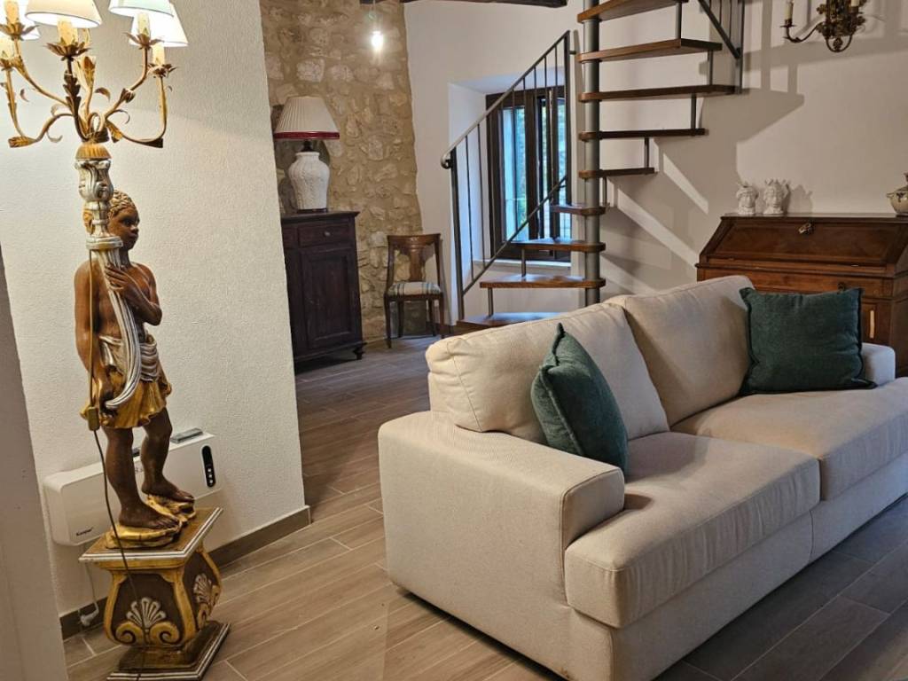 casa indipendente in vendita a Semproniano