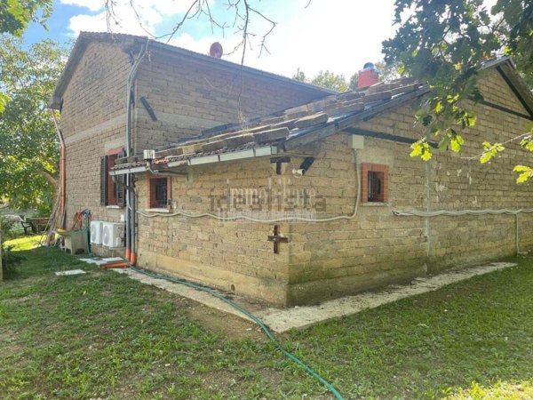 casale in vendita a Semproniano