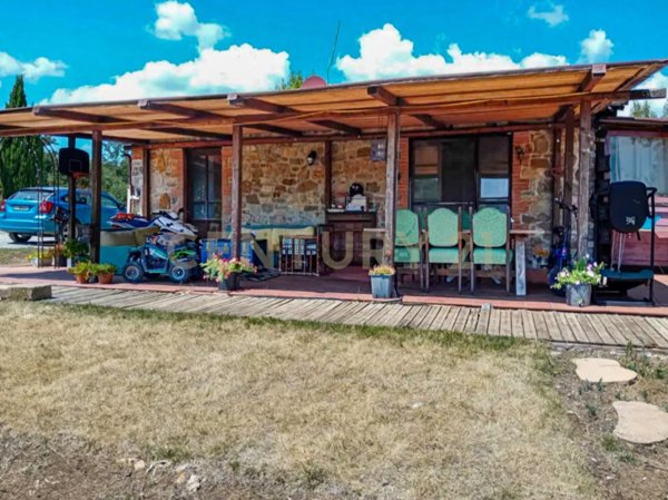 casa indipendente in vendita a Semproniano