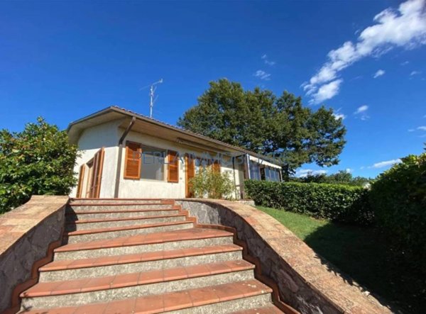 casa indipendente in vendita a Semproniano