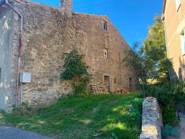 casa indipendente in vendita a Semproniano