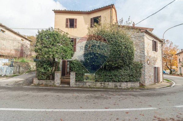 appartamento in vendita a Semproniano in zona Petricci