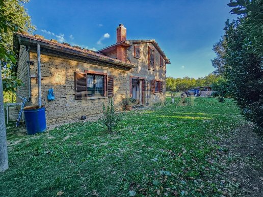 casa indipendente in vendita a Semproniano