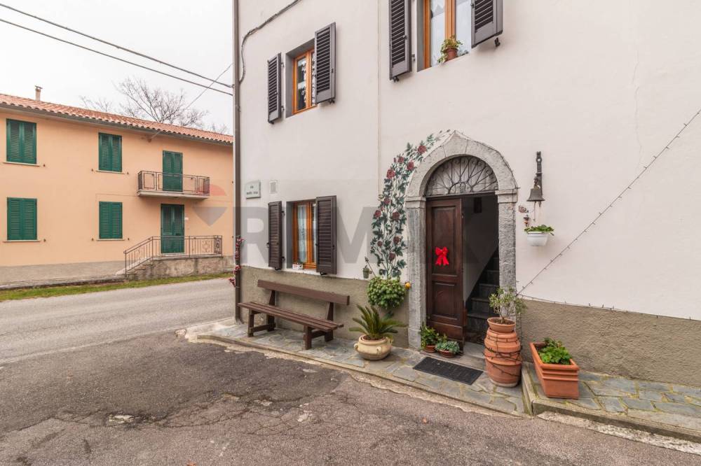 appartamento in vendita a Semproniano in zona Cellena