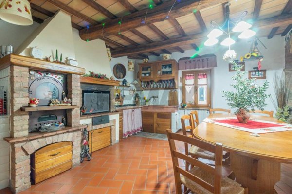 appartamento in vendita a Semproniano in zona Cellena
