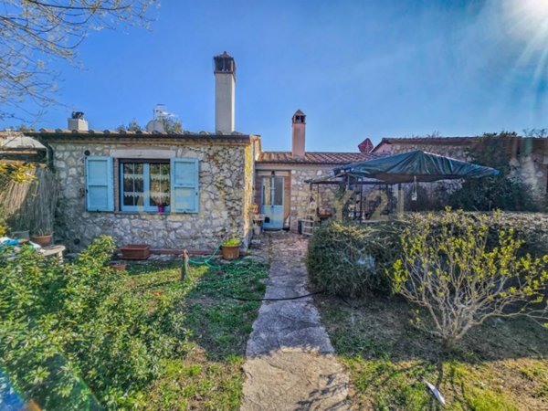 casa indipendente in vendita a Semproniano