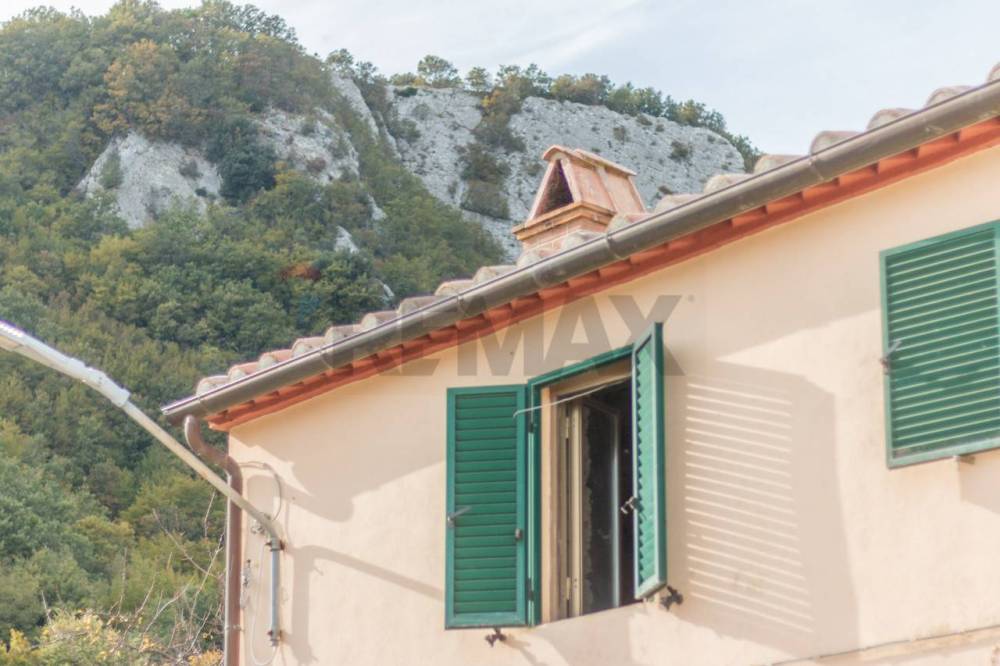 appartamento in vendita a Semproniano in zona Cellena