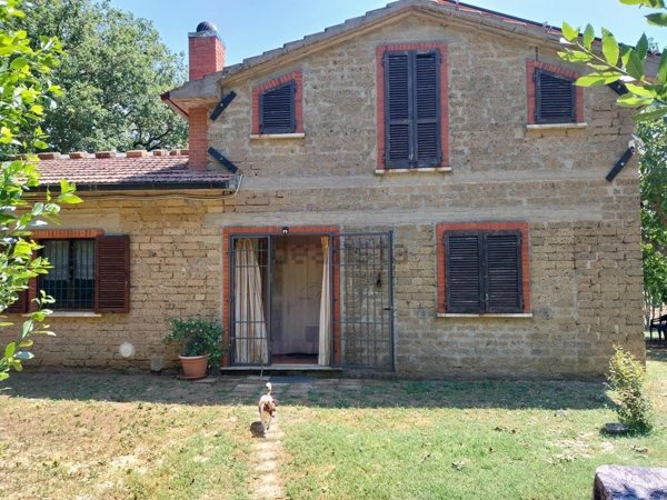 casa indipendente in vendita a Semproniano