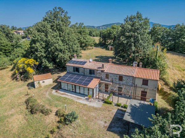 casa indipendente in vendita a Semproniano