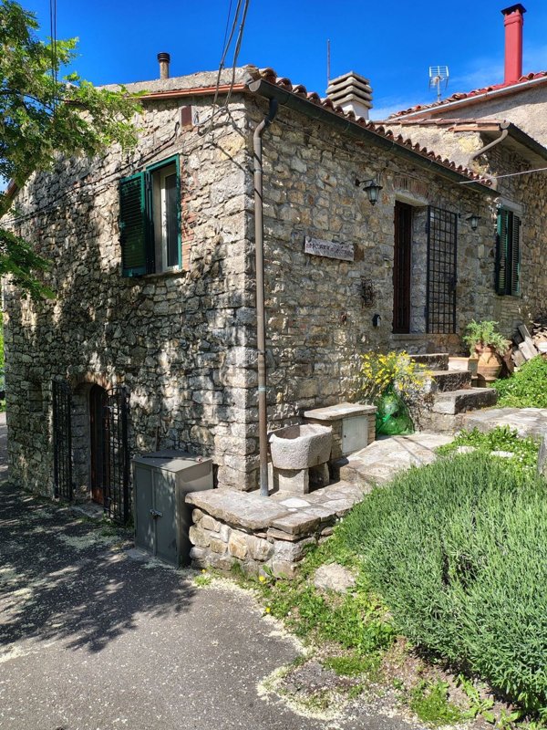 casa indipendente in vendita a Semproniano