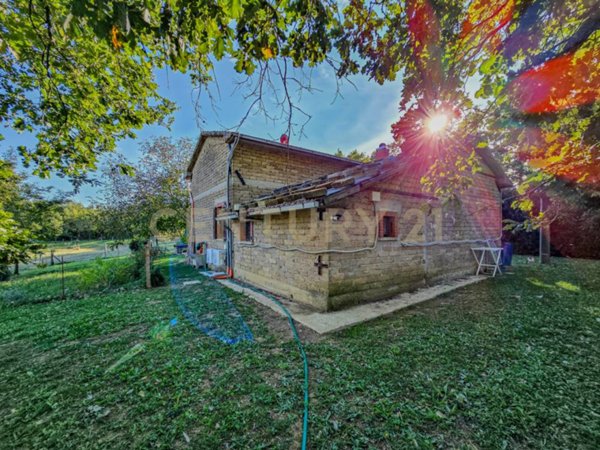 casa indipendente in vendita a Semproniano