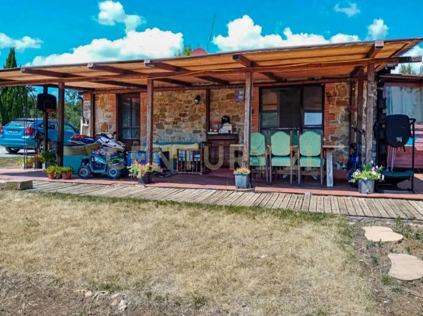 casa indipendente in vendita a Semproniano