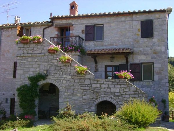 casa indipendente in vendita a Semproniano