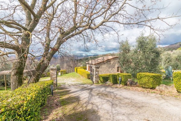 casa indipendente in vendita a Semproniano