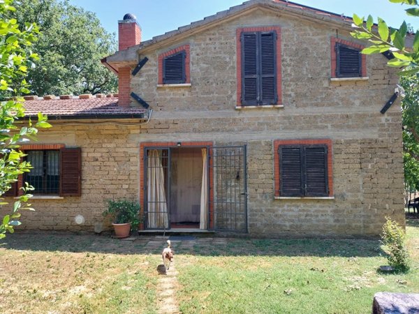 casa indipendente in vendita a Semproniano