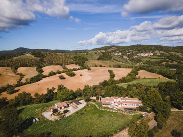 casa indipendente in vendita a Semproniano