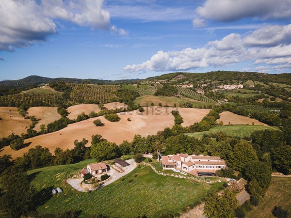 casa indipendente in vendita a Semproniano