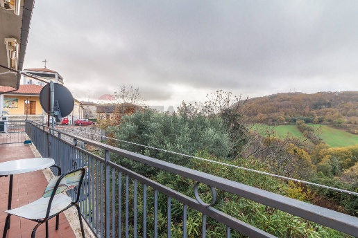 appartamento in vendita a Semproniano in zona Catabbio