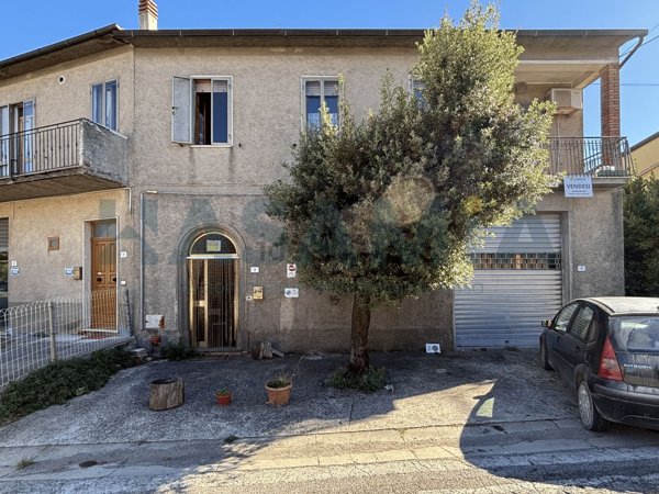 casa indipendente in vendita a Semproniano