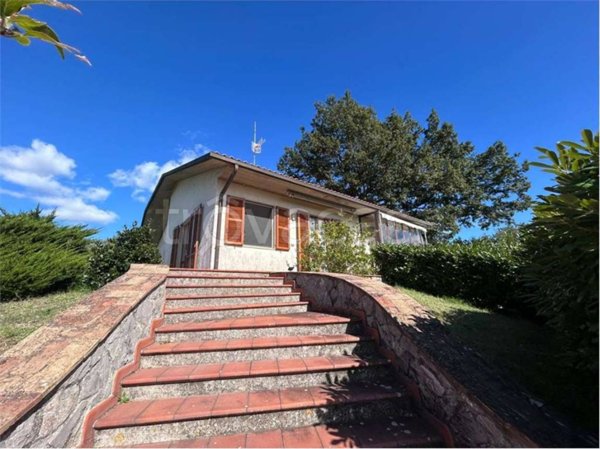 casa indipendente in vendita a Semproniano