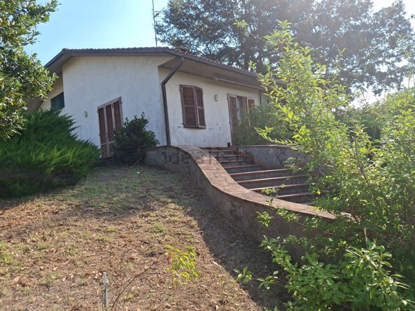 casa indipendente in vendita a Semproniano