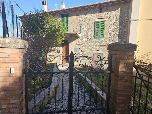 casa indipendente in vendita a Semproniano