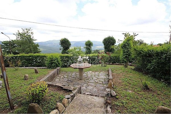 casa indipendente in vendita a Semproniano in zona Cellena