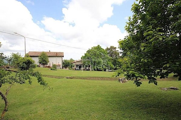 casa indipendente in vendita a Semproniano in zona Cellena