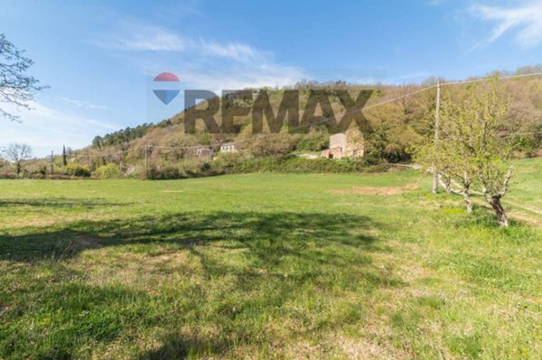 casa indipendente in vendita a Semproniano