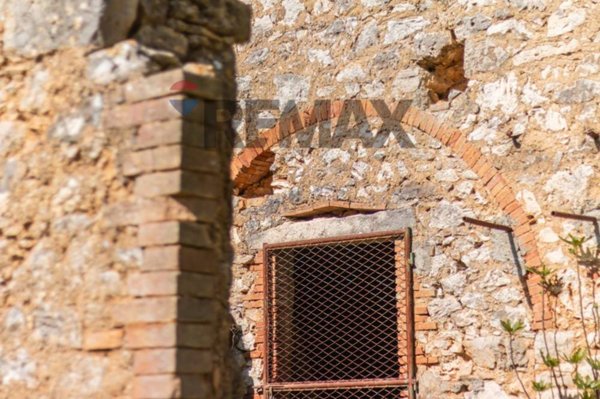 casa indipendente in vendita a Semproniano