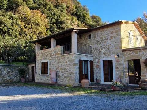 casa indipendente in vendita a Semproniano