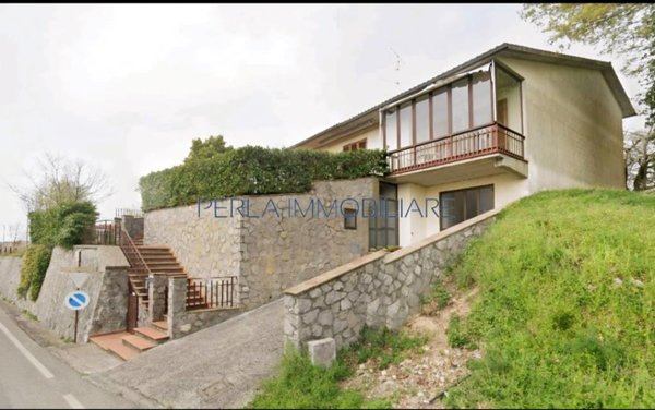 casa indipendente in vendita a Semproniano