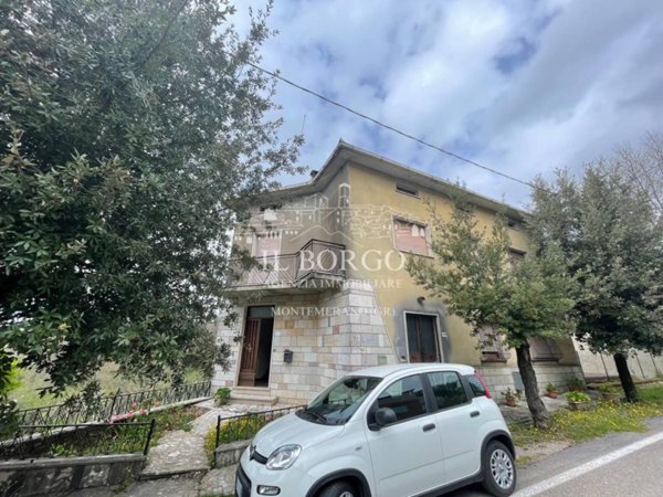 casa indipendente in vendita a Semproniano in zona Petricci