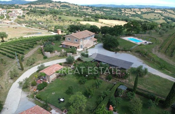 casa indipendente in vendita a Semproniano in zona Catabbio