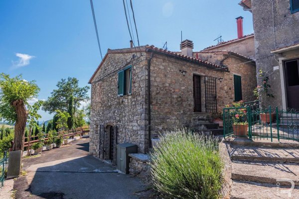 casa indipendente in vendita a Semproniano