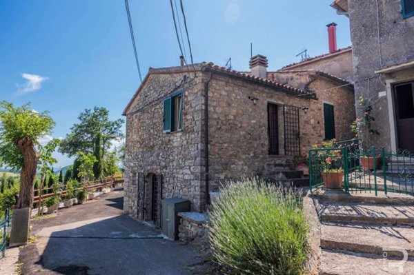 casa indipendente in vendita a Semproniano