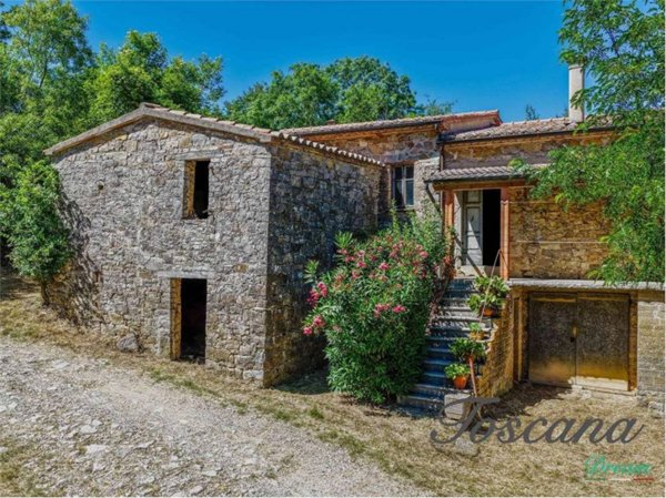 casa indipendente in vendita a Semproniano