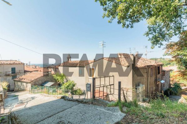 appartamento in vendita a Semproniano in zona Petricci
