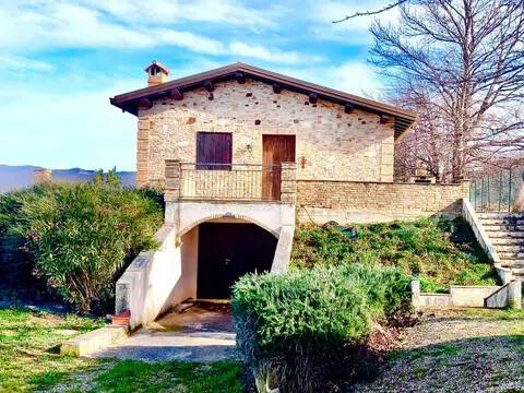casa indipendente in vendita a Semproniano in zona Catabbio