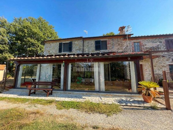 casa indipendente in vendita a Semproniano