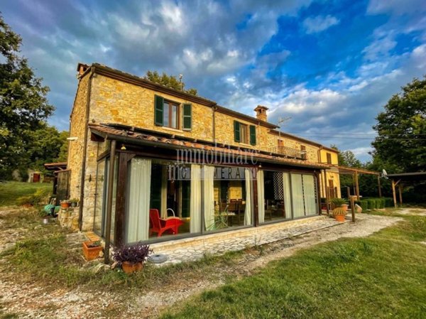 casa indipendente in vendita a Semproniano