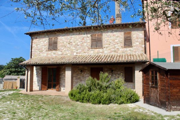 casa indipendente in vendita ad Assisi in zona Costa di Trex